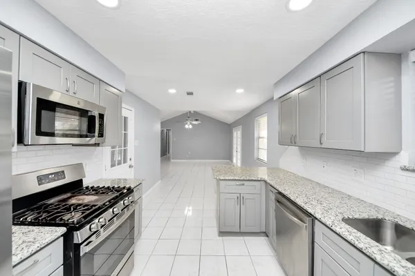$2,200 | 6031 Dellfern Drive, Houston, TX 77035