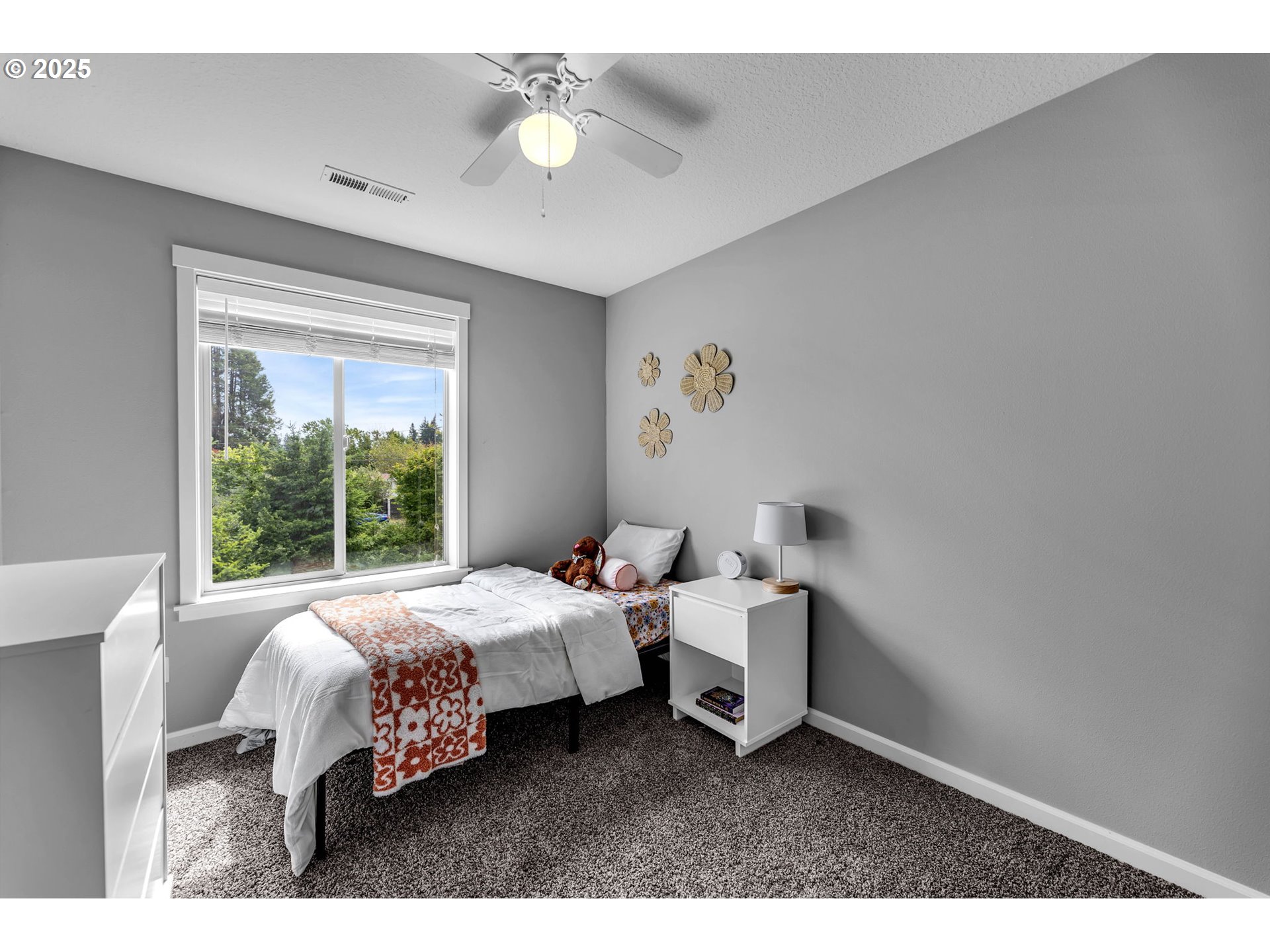 217 North 33rd Court Ridgefield, WA 98642 - Photo 17 of 35 a bed room with a bed and a window