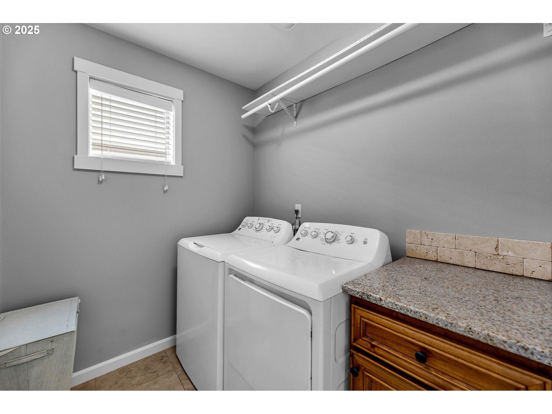 217 North 33rd Court Ridgefield, WA 98642 - Photo 30 of 35 a utility room with dryer and washer