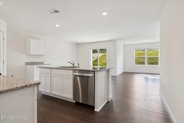 $336,560 | 192 North Blissful Mdws Drive, Harriman, TN 37748