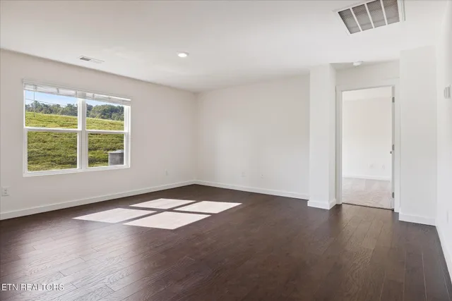 $336,560 | 192 North Blissful Mdws Drive, Harriman, TN 37748