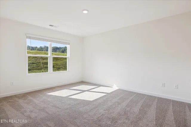 $336,560 | 192 North Blissful Mdws Drive, Harriman, TN 37748