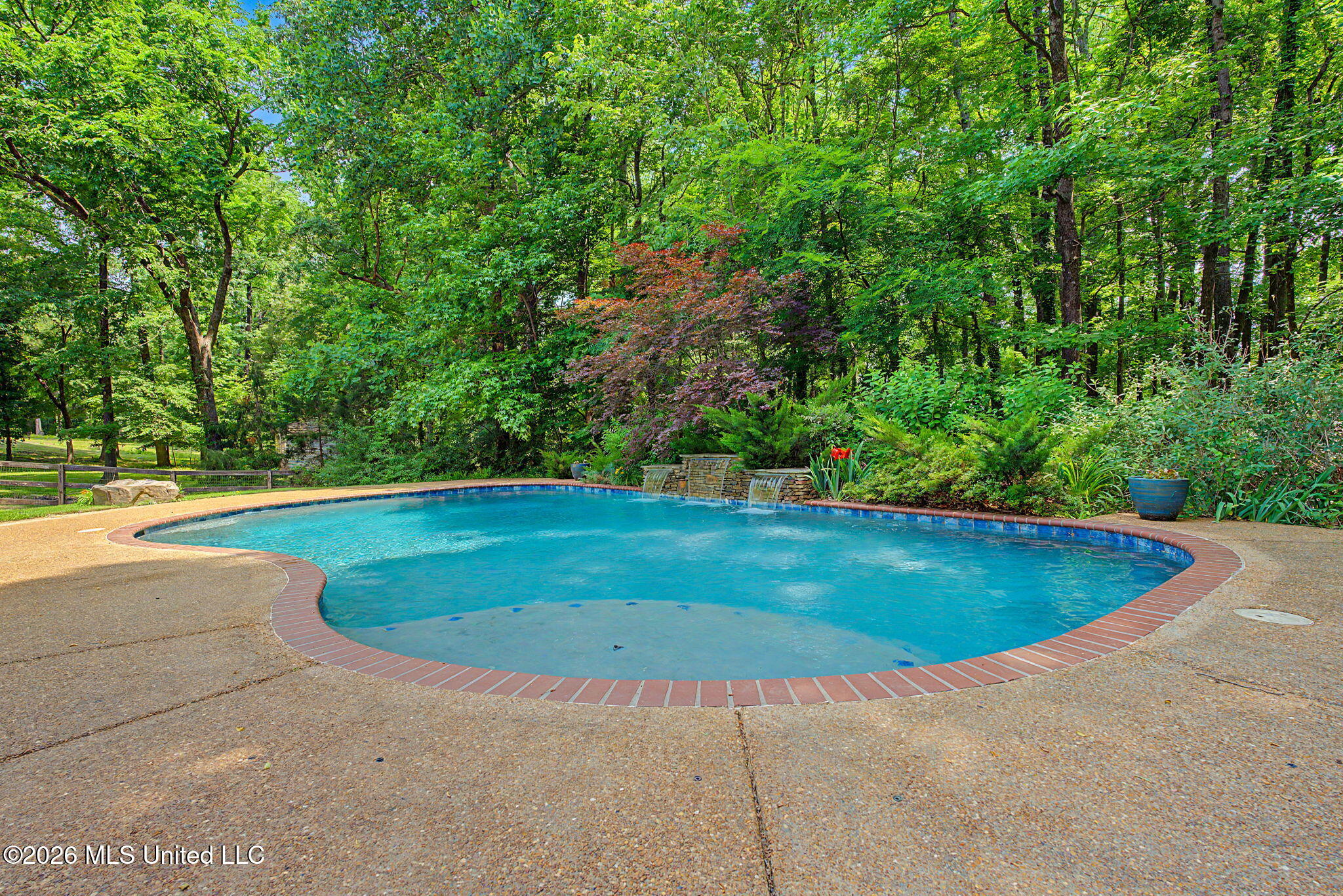 8 Crockett Loop Hernando, MS 38632 - Photo 40 of 50 Pool b