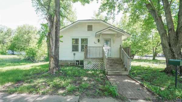 $70,000 | 1012 2nd Avenue West, Horton, KS 66439