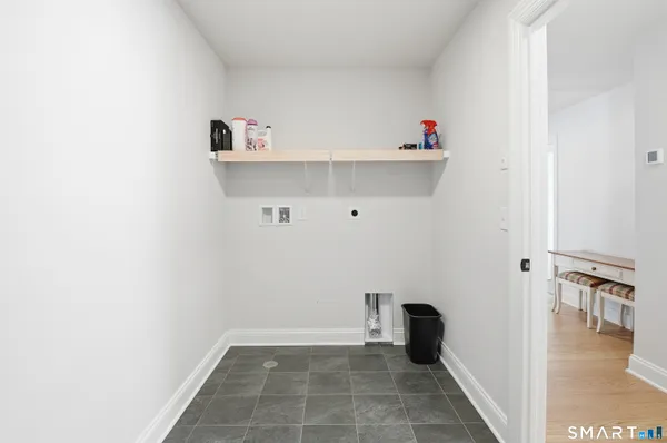 a view of utility room