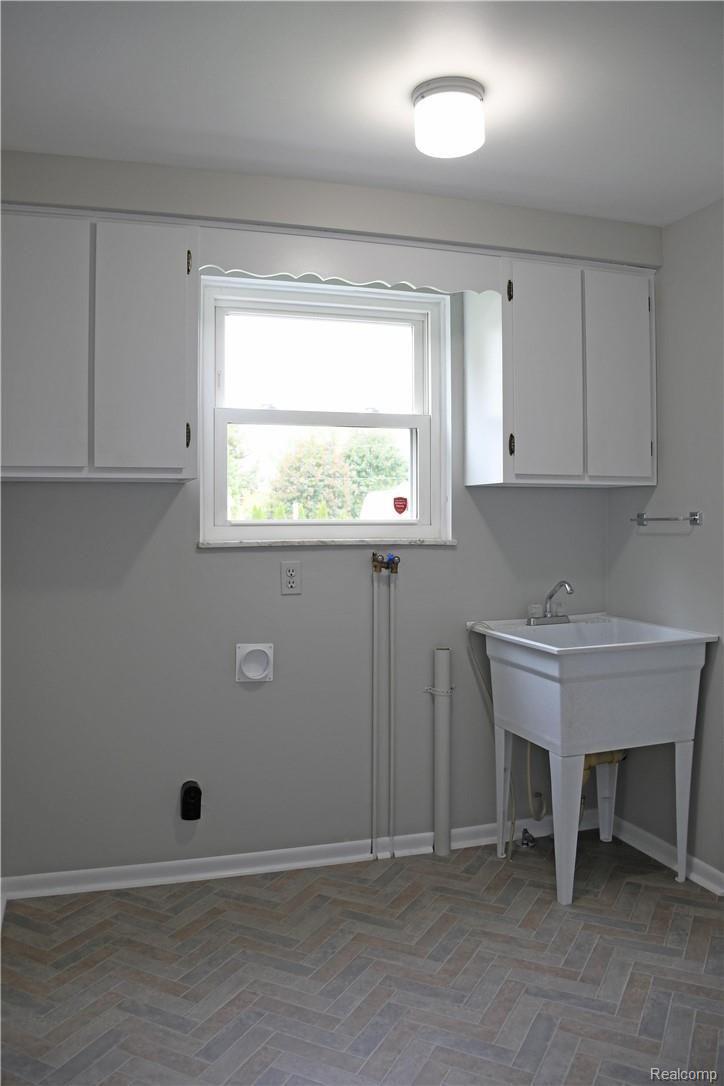 3090 Range Road Port Huron, MI 48060 - Photo 24 of 28 LAUNDRY.jpg