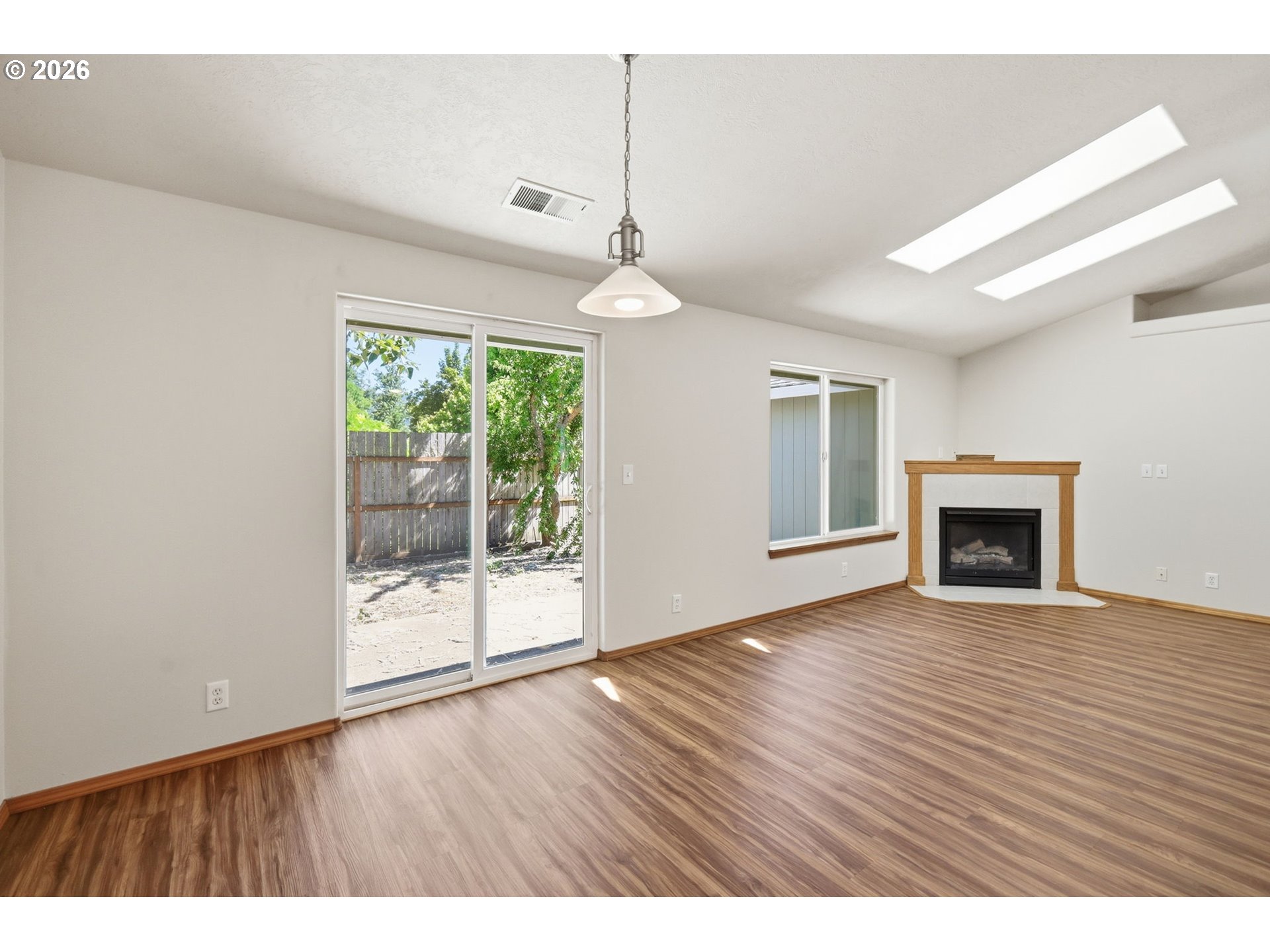 6578 Aaron Lane Springfield, OR 97478 - Photo 14 of 43 Living Room