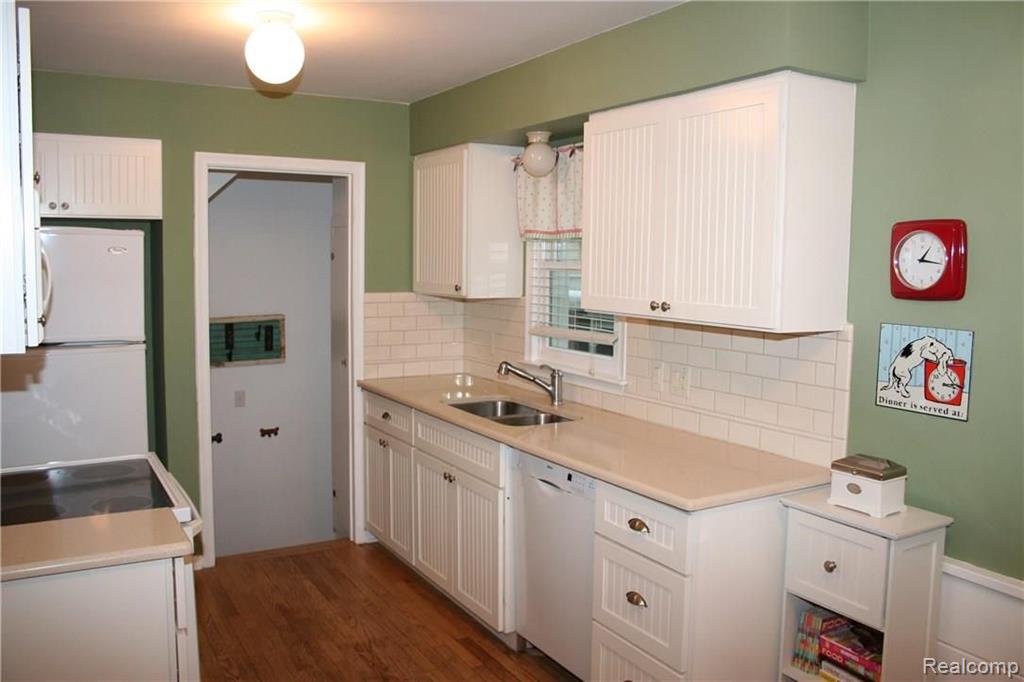 3270 Cumberland Road Berkley, MI 48072 - Photo 7 of 23