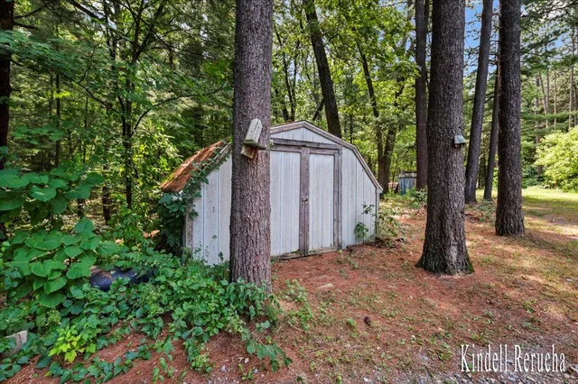 $373,000 | 699 Lincoln Lake Avenue Northeast, Lowell, MI 49331