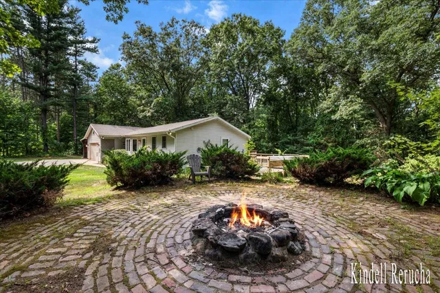 $373,000 | 699 Lincoln Lake Avenue Northeast, Lowell, MI 49331