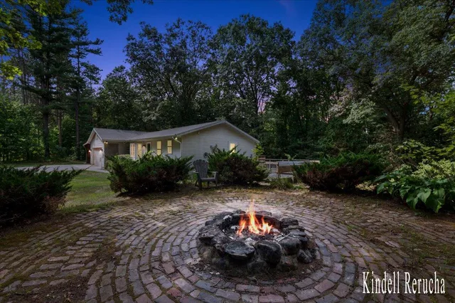 $373,000 | 699 Lincoln Lake Avenue Northeast, Lowell, MI 49331