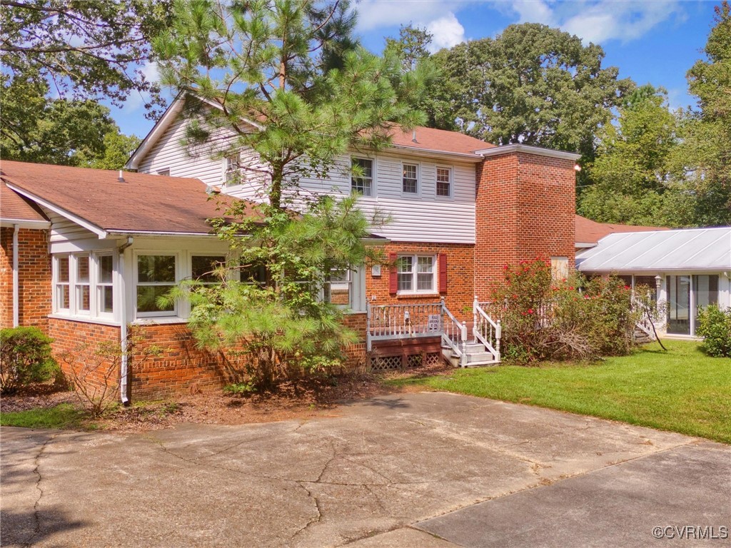 8901 Strath Road Henrico, VA 23231 - Photo 2 of 47 View of front facade with a front yard