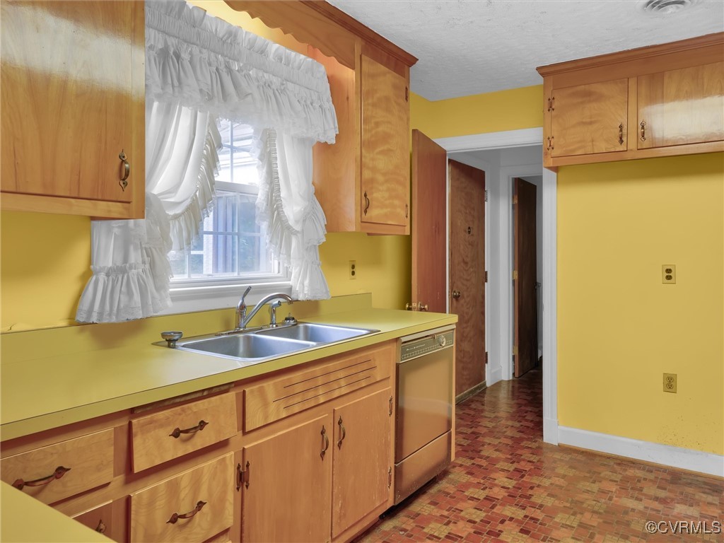 8901 Strath Road Henrico, VA 23231 - Photo 24 of 47 Kitchen with dishwasher, a textured ceiling, and s