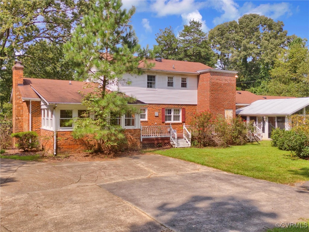 8901 Strath Road Henrico, VA 23231 - Photo 3 of 47 View of front facade featuring a front yard