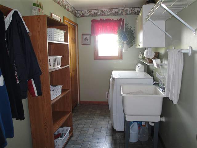 15581 Hough Road Allenton, MI 48002 - Photo 11 of 29 31053072-10.JPG