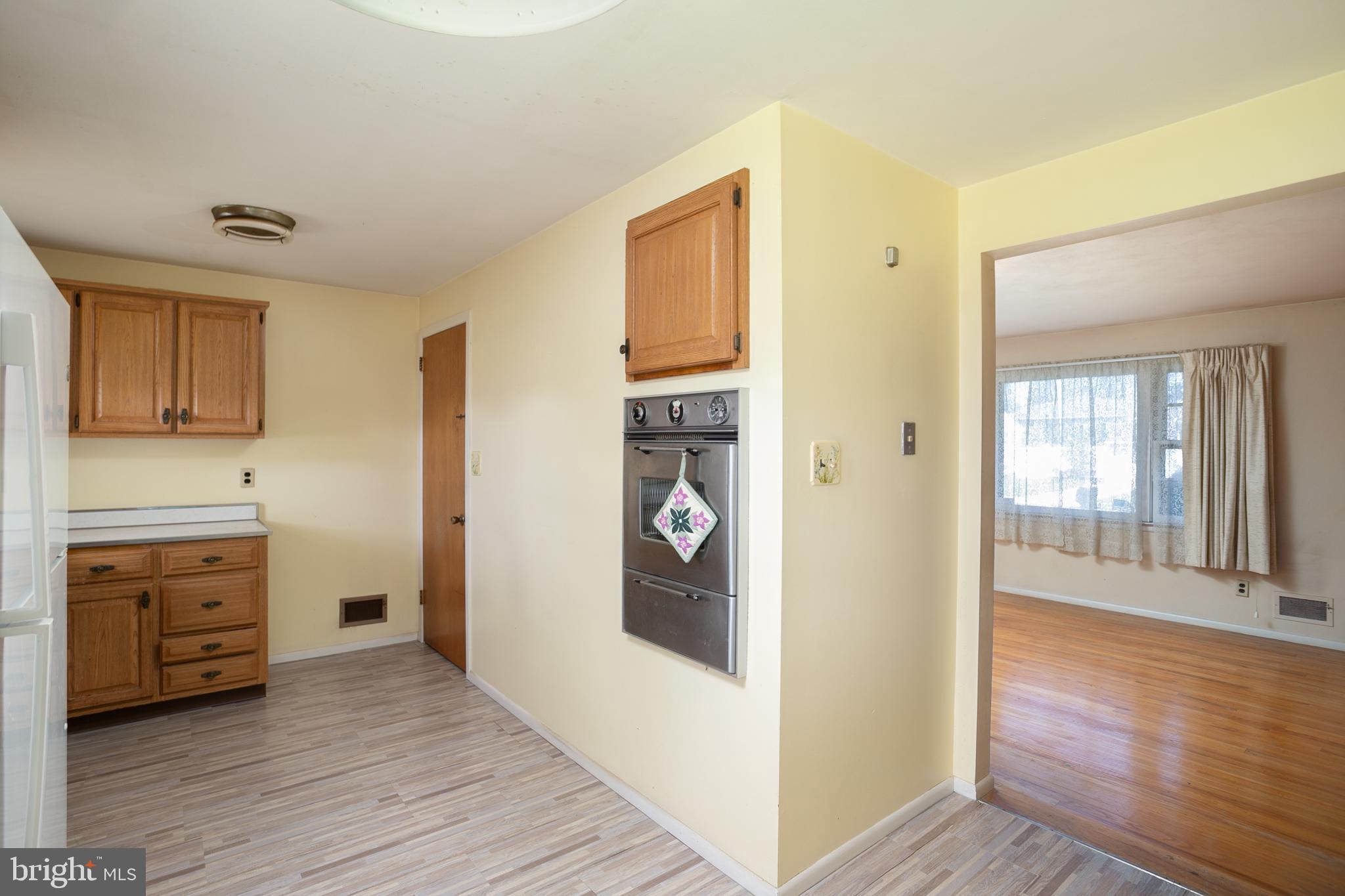 43 Bolton Road Hamilton, NJ 08610 - Photo 8 of 28