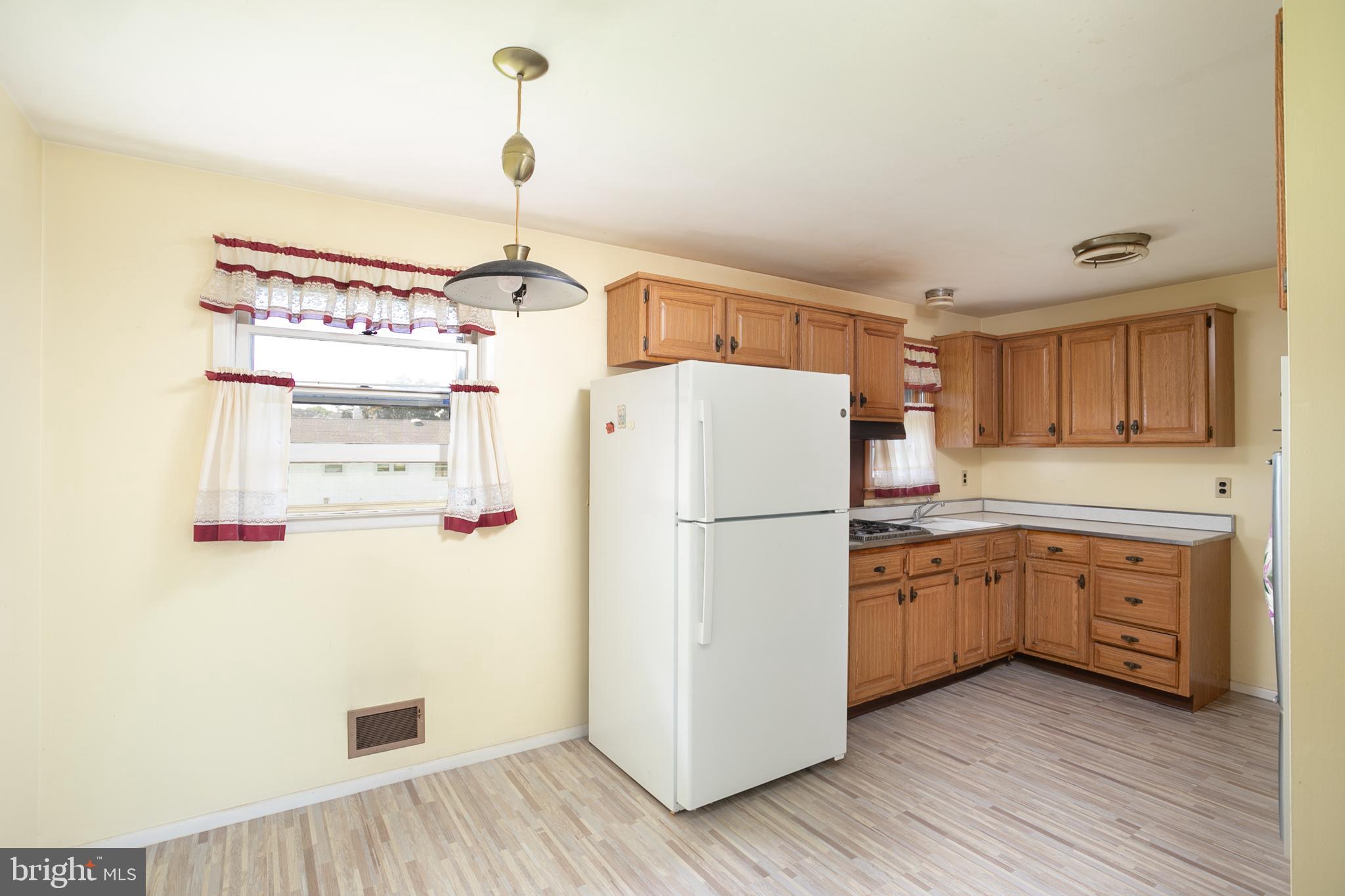 43 Bolton Road Hamilton, NJ 08610 - Photo 9 of 28