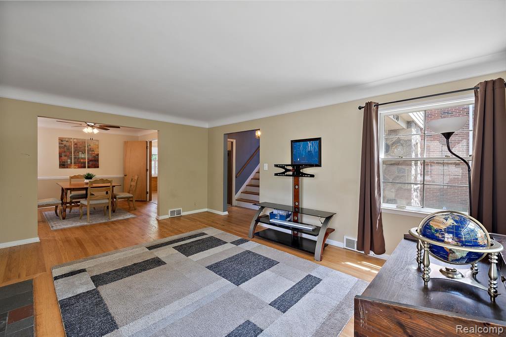 1730 Littlestone Road Grosse Pointe Woods, MI 48236 - Photo 4 of 45