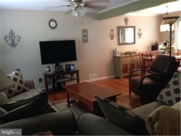 12 Hilton Road Mount Holly, NJ 08060 - Photo 8 of 20 Living Room