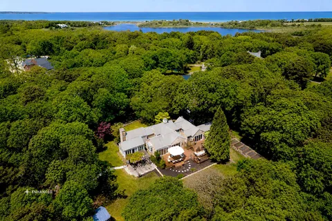 $2,150,000 | 17 Oakdale Drive, Edgartown, MA 02539