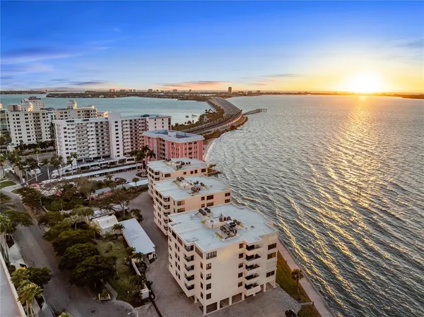$1,100,000 | 101 Sunset Drive, Unit PH1, Sarasota, FL 34236