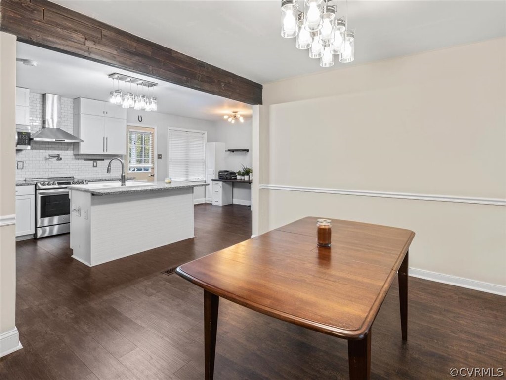 11518 Corte Castle Road Chesterfield, VA 23838 - Photo 8 of 29 a kitchen with a table chairs and cabinets
