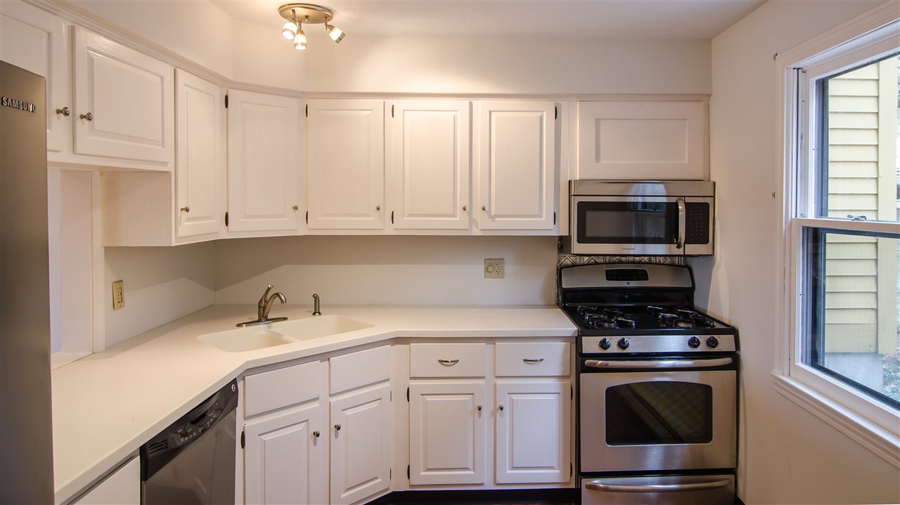 974 Hard Road, Unit 2 Hartford, VT 05059 - Photo 4 of 15 Gallery Image 4