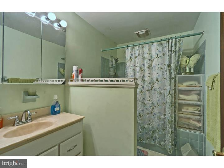 2902 Georgetown Road Cinnaminson, NJ 08077 - Photo 15 of 25 Bathroom