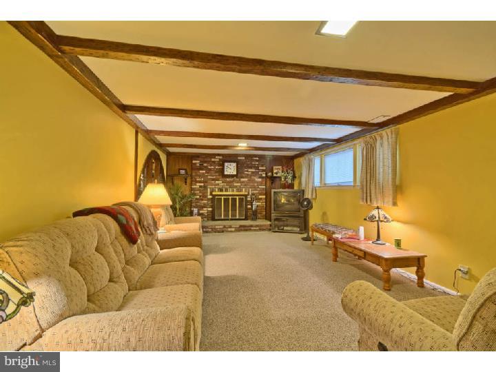 2902 Georgetown Road Cinnaminson, NJ 08077 - Photo 17 of 25 Family Room