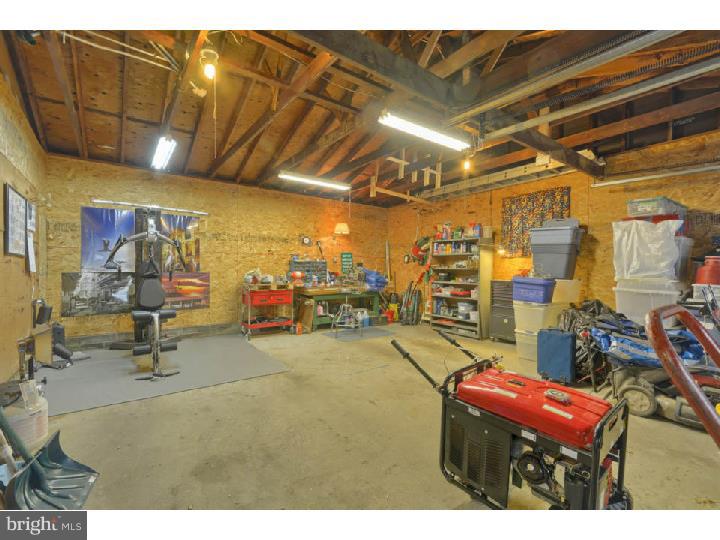 2902 Georgetown Road Cinnaminson, NJ 08077 - Photo 23 of 25 Garage