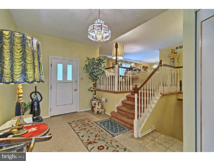 2902 Georgetown Road Cinnaminson, NJ 08077 - Photo 4 of 25 Foyer