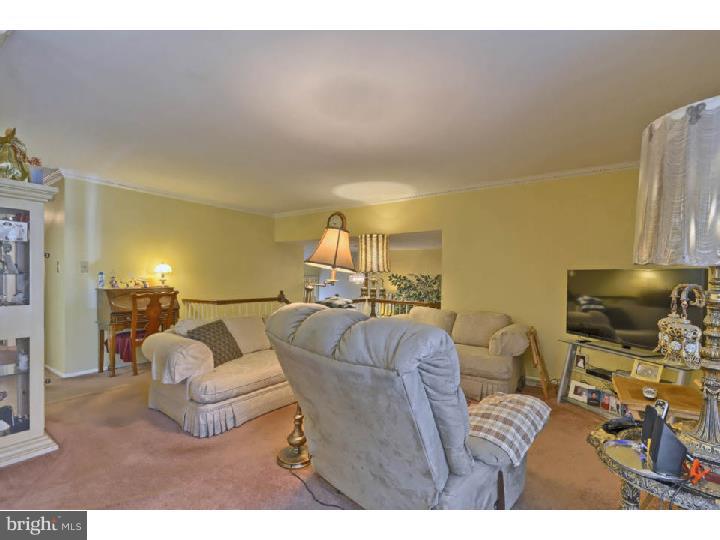 2902 Georgetown Road Cinnaminson, NJ 08077 - Photo 6 of 25 Living Room