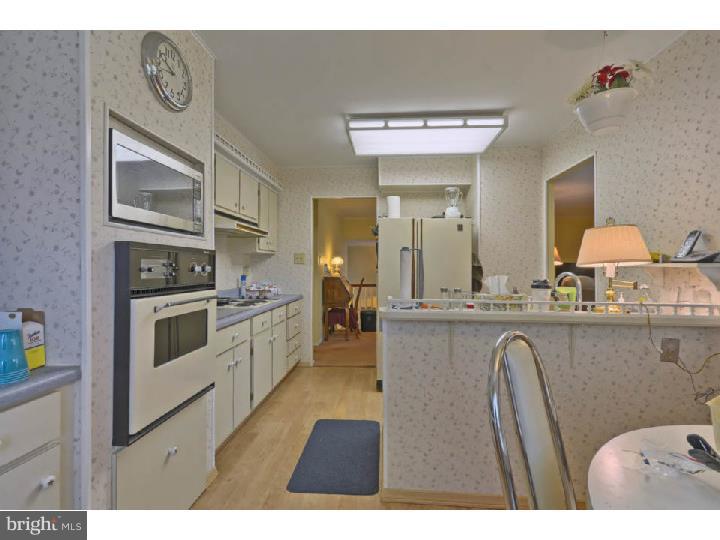 2902 Georgetown Road Cinnaminson, NJ 08077 - Photo 10 of 25 Kitchen