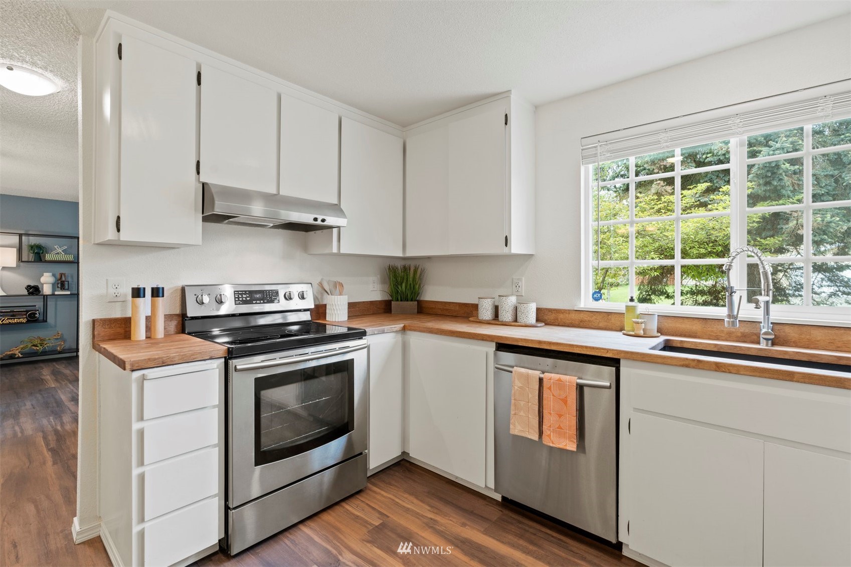 19528 145th Avenue Southeast Renton, WA 98058 - Photo 11 of 22 Gallery Image 11