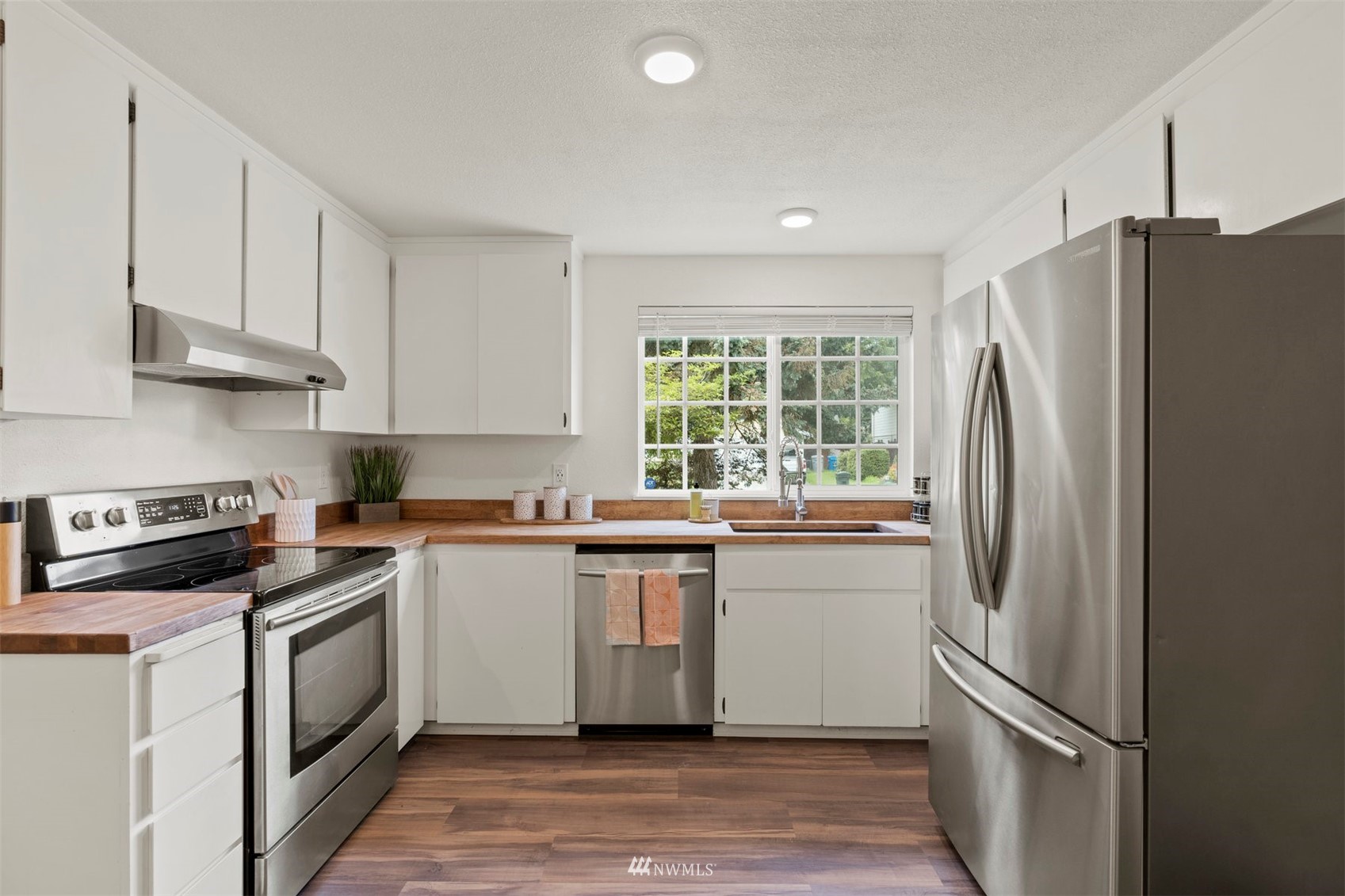 19528 145th Avenue Southeast Renton, WA 98058 - Photo 10 of 22 Gallery Image 10