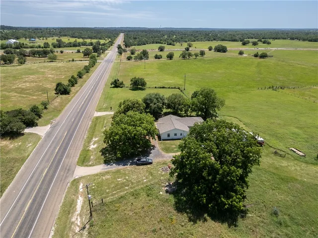 $909,000 | 16659 Highway 90, Bedias, TX 77831