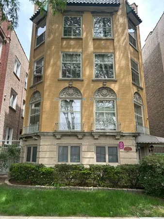 $2,900 | 723 Dobson Street, Unit 1, Evanston, IL 60202