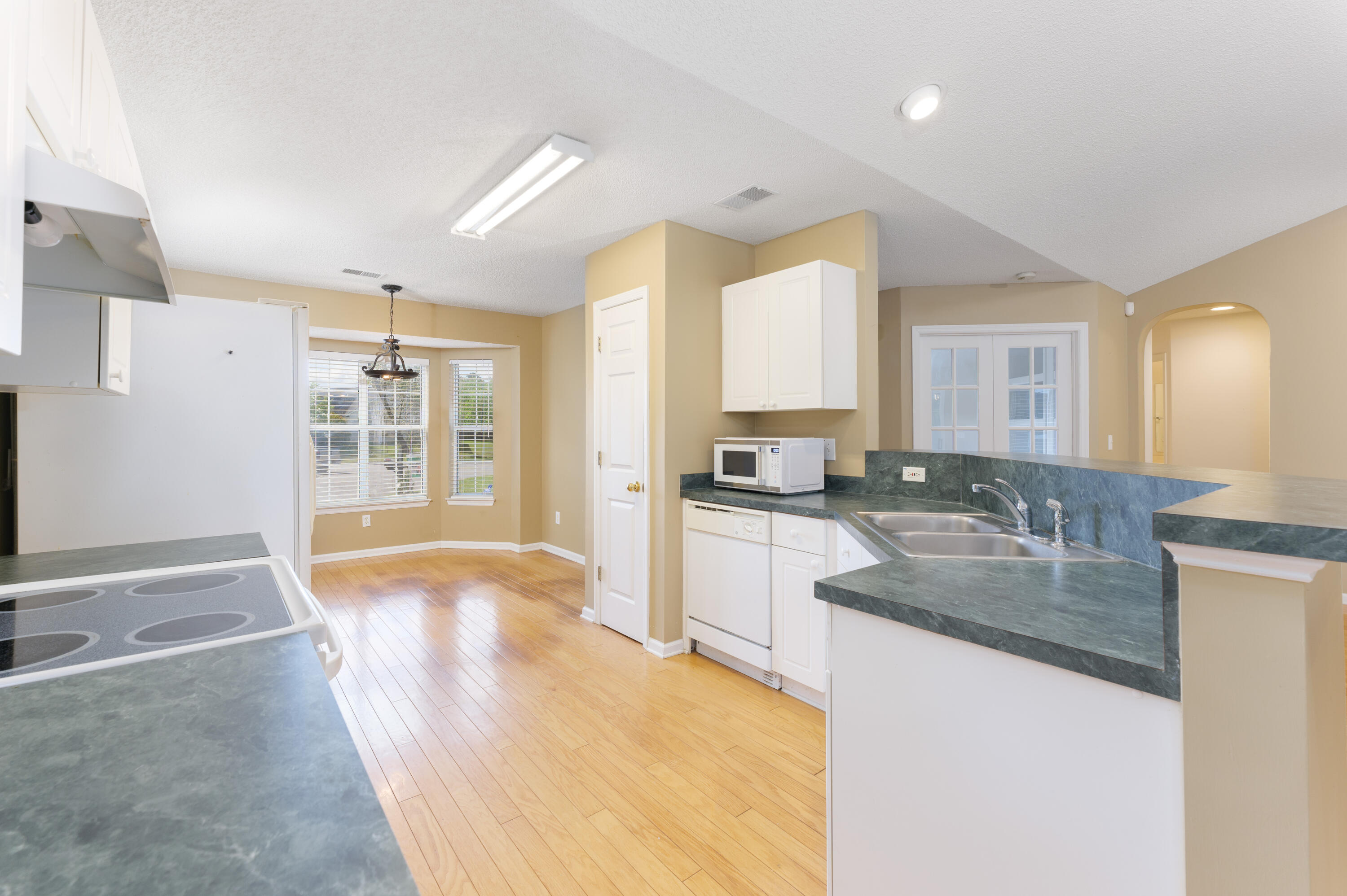 582 Carters Grove Road Charleston, SC 29414 - Photo 11 of 34 Kitchen