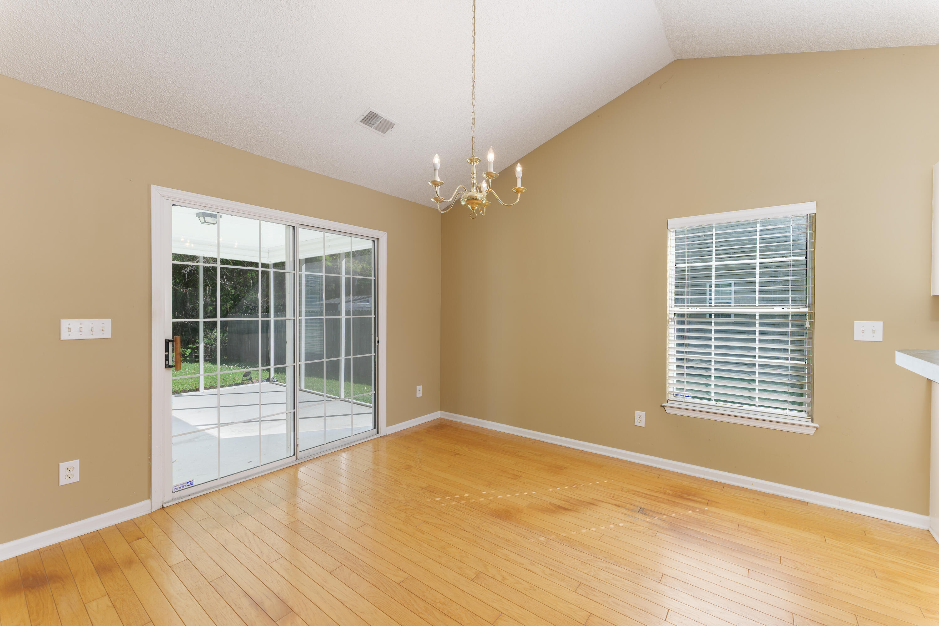 582 Carters Grove Road Charleston, SC 29414 - Photo 13 of 34 Dining Area