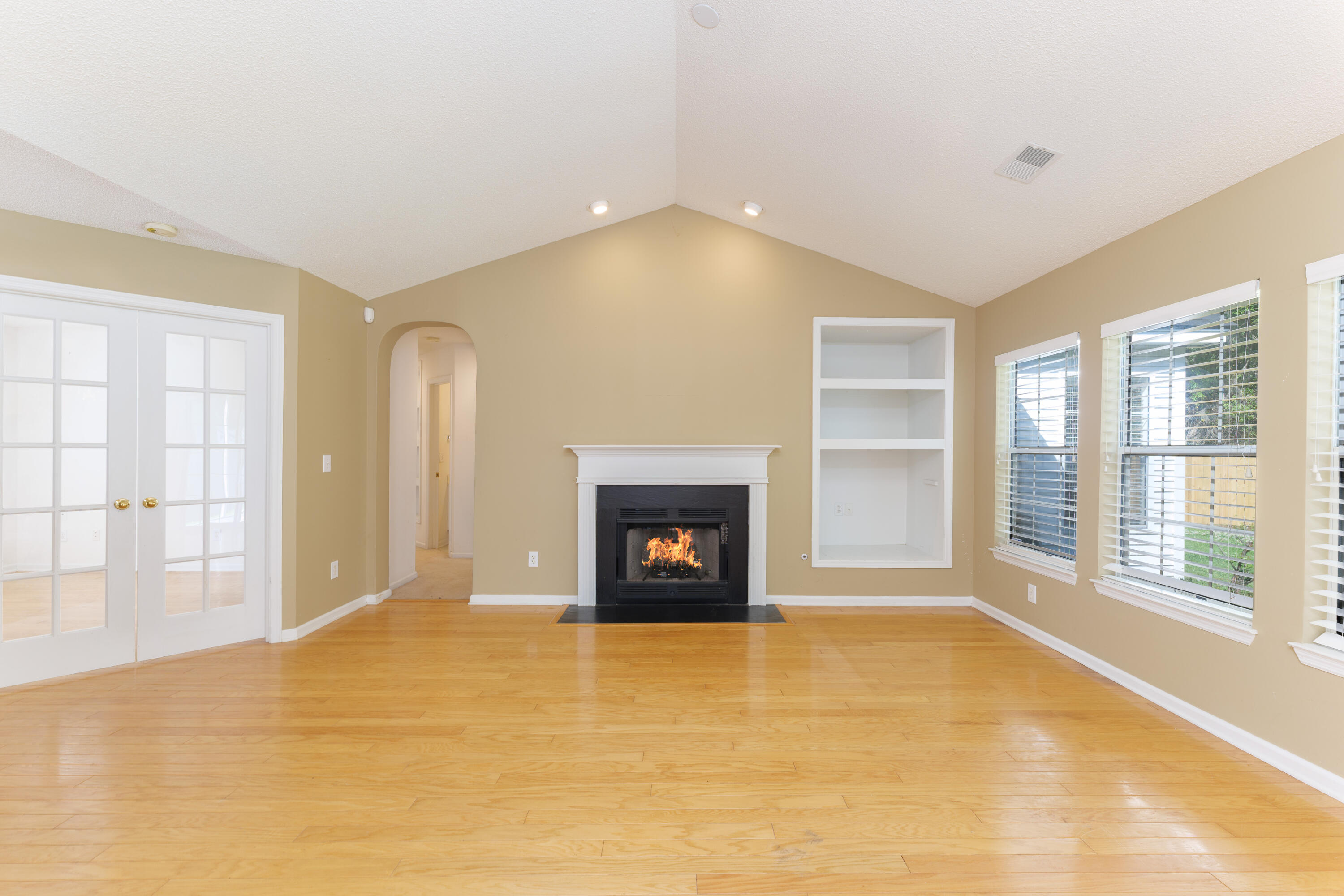 582 Carters Grove Road Charleston, SC 29414 - Photo 14 of 34 Open Living Area