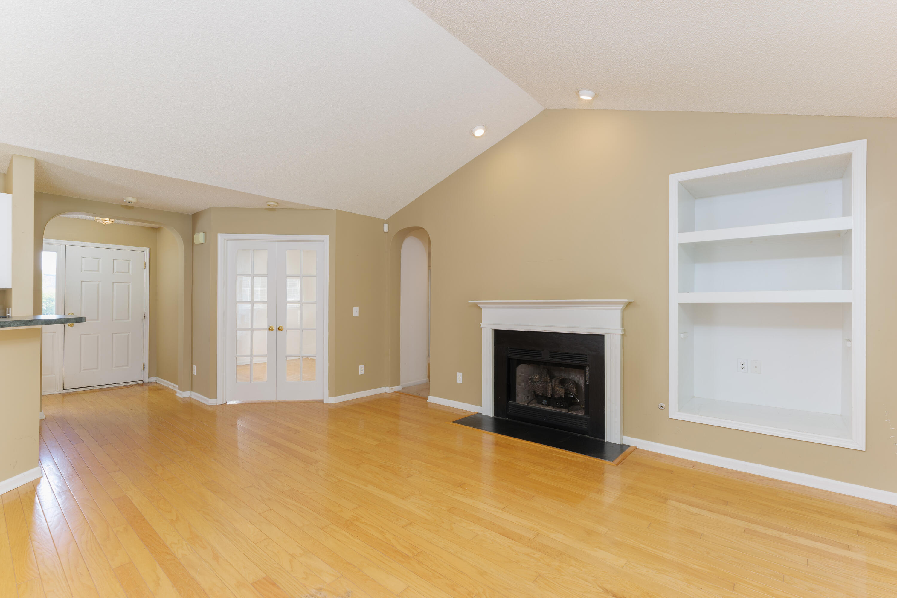 582 Carters Grove Road Charleston, SC 29414 - Photo 15 of 34 Open Living Area