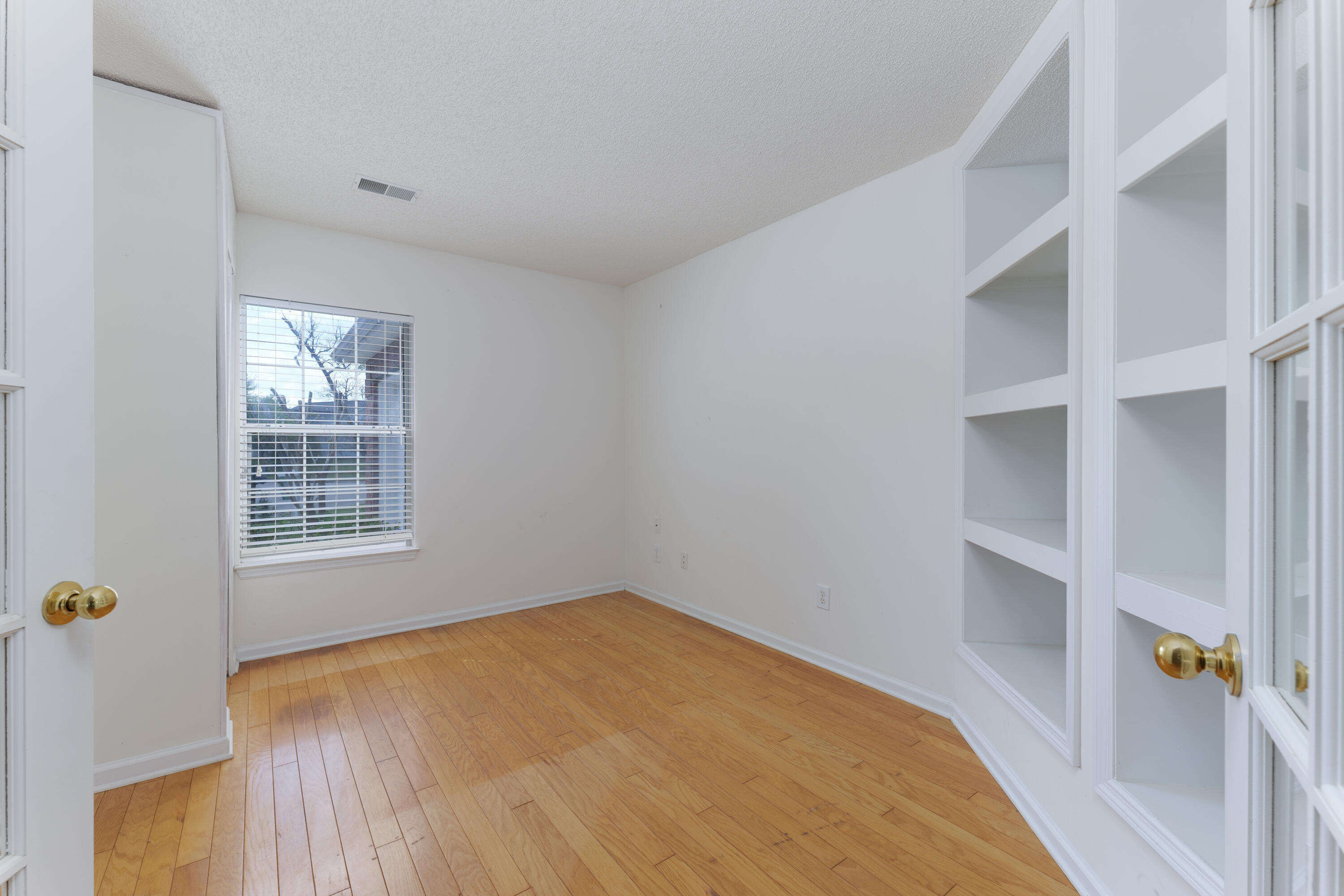 582 Carters Grove Road Charleston, SC 29414 - Photo 16 of 34 3rd Bedroom/Office/Flex