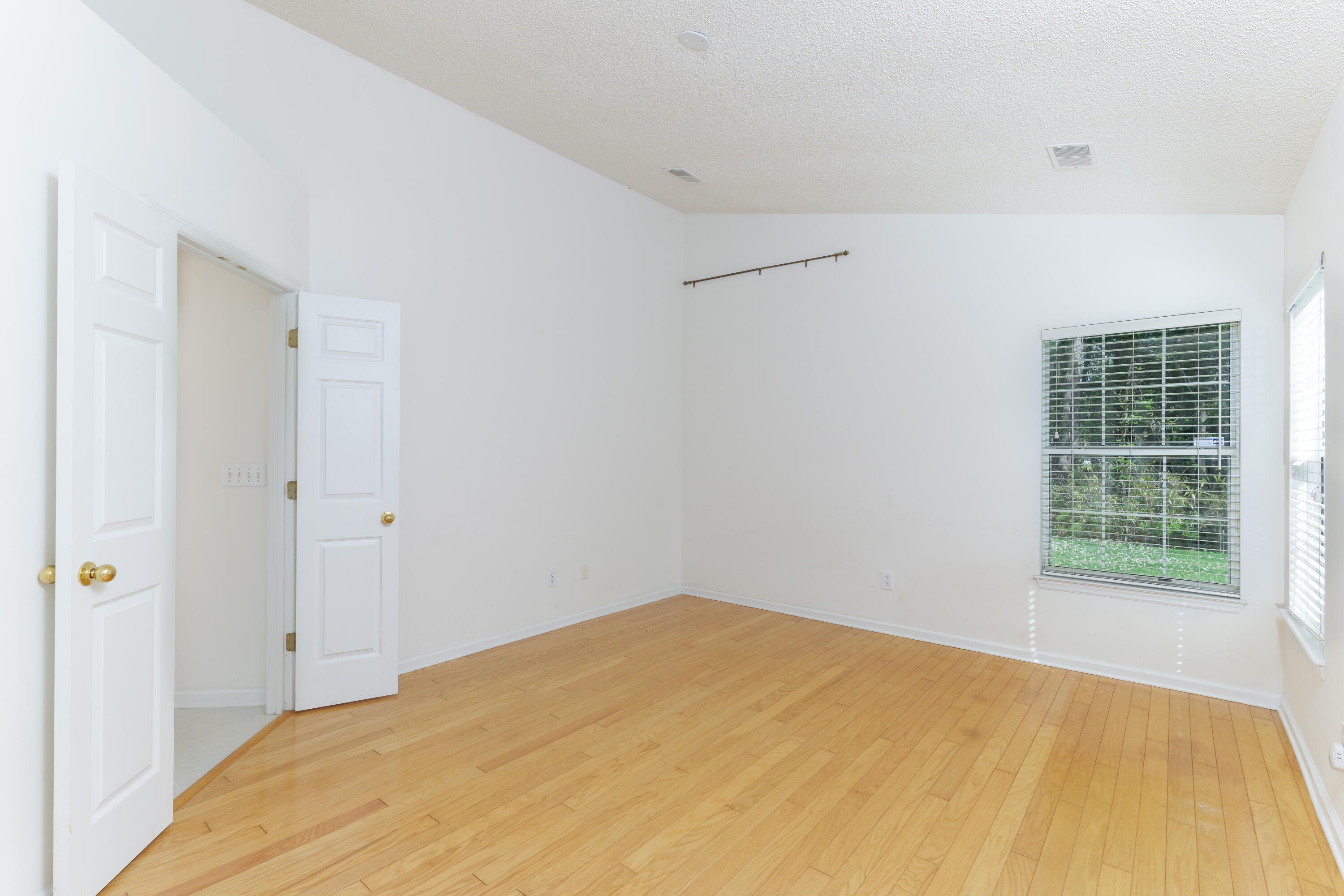 582 Carters Grove Road Charleston, SC 29414 - Photo 17 of 34 Primary Bedroom