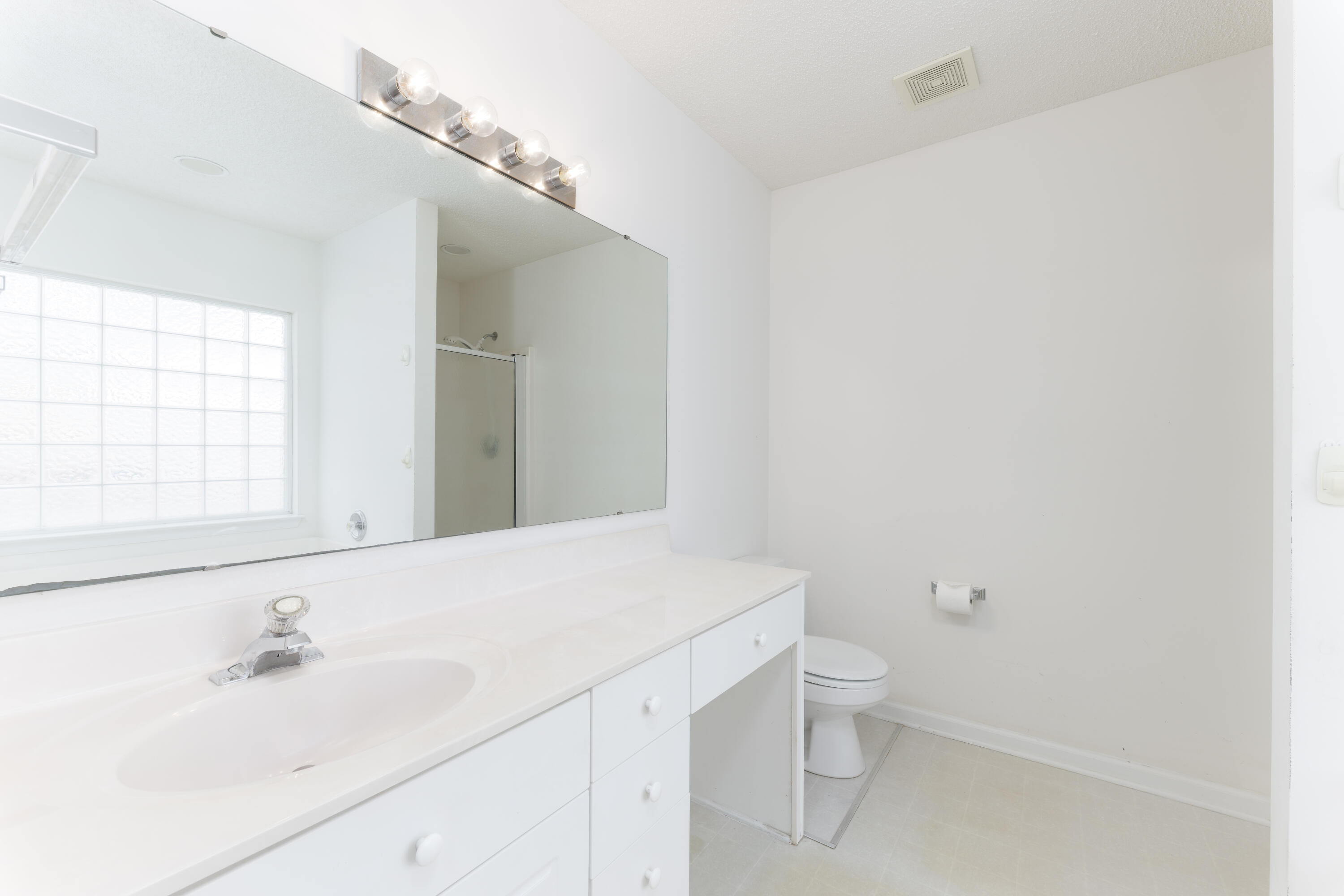 582 Carters Grove Road Charleston, SC 29414 - Photo 19 of 34 Primary Bath