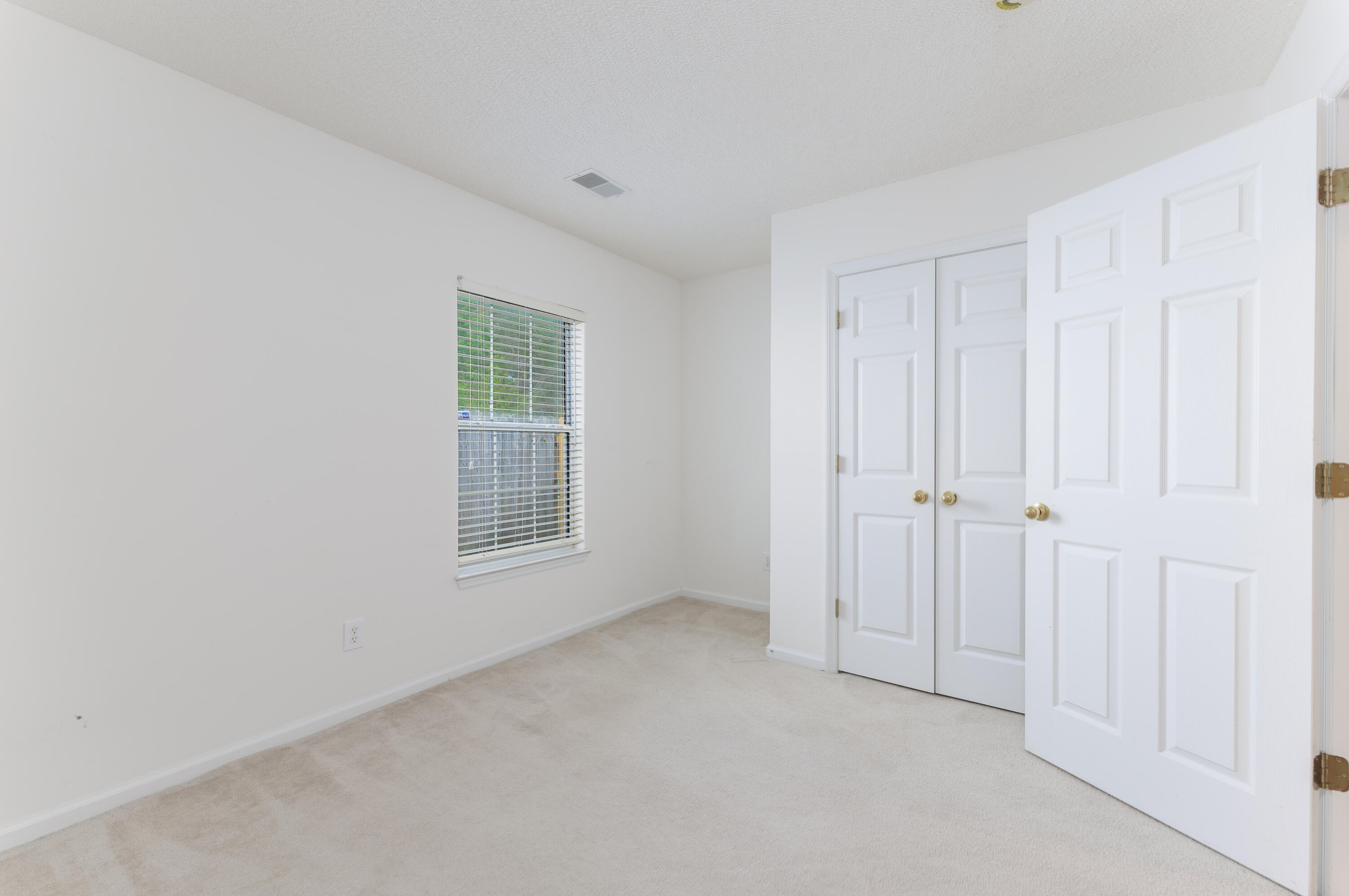 582 Carters Grove Road Charleston, SC 29414 - Photo 23 of 34 2nd Bedroom