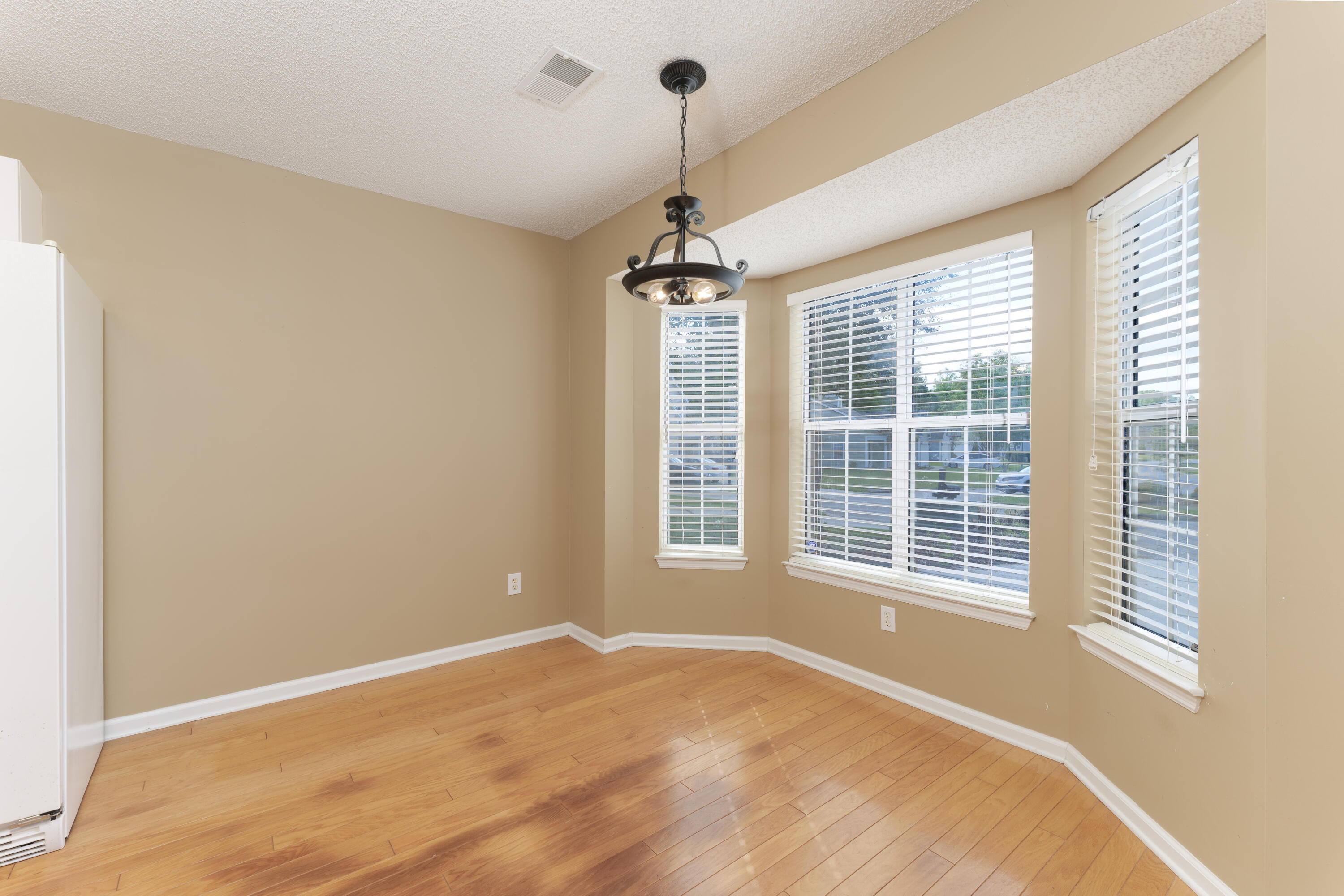 582 Carters Grove Road Charleston, SC 29414 - Photo 9 of 34 Eat in Dining Nook