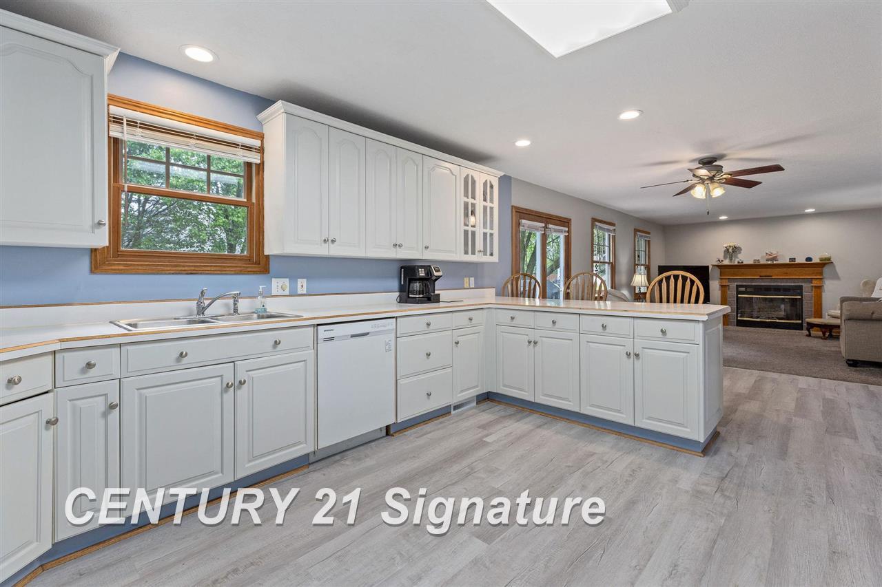 7761 Garden Ridge Freeland, MI 48623 - Photo 5 of 52