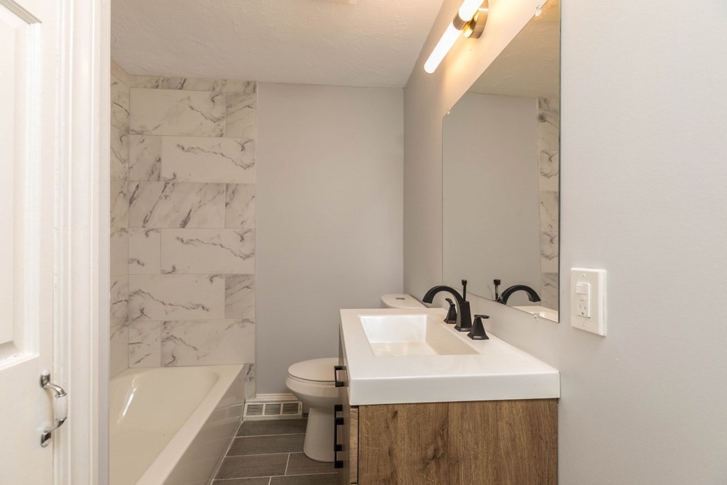 2 Pineview Road Dudley, MA 01571 - Photo 6 of 16 Gallery Image 6