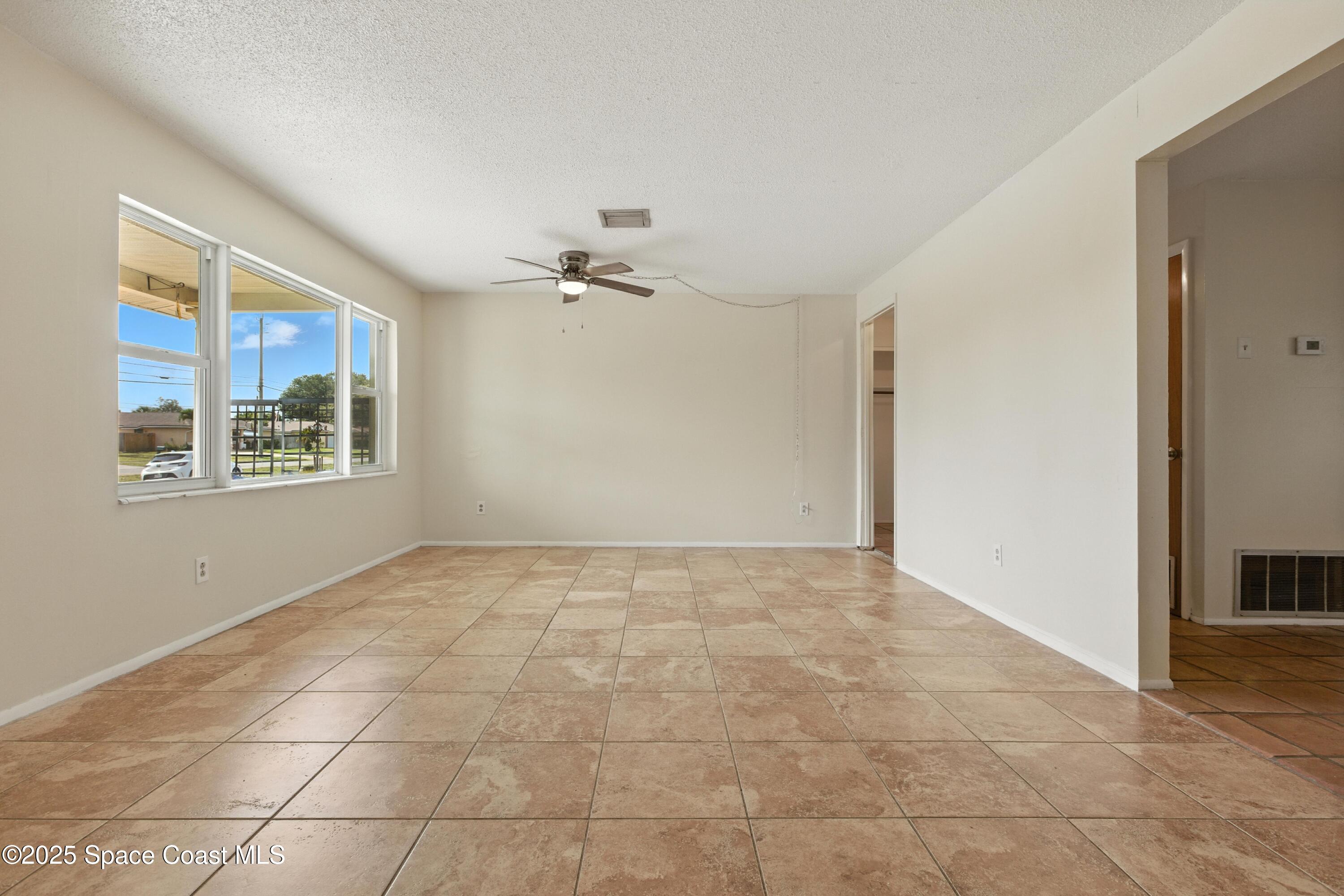 582 Croton Road Melbourne, FL 32935 - Photo 5 of 33 582 Croton Rd 005