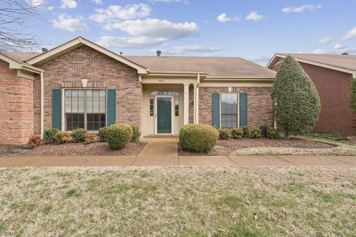 a view of a house with backyard and porch